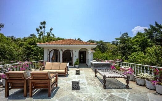 4 BHK Luxury Villa in Siolim: Field Views