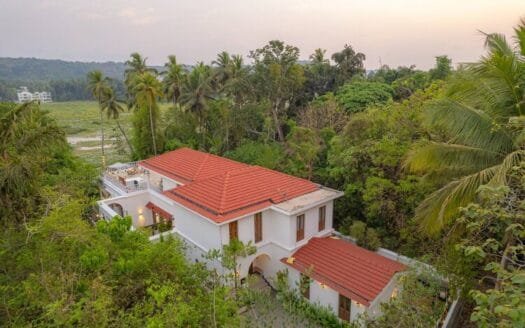 4 BHK Luxury Villa in Siolim: Field Views